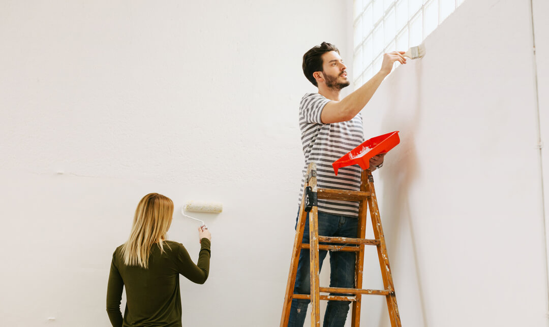 couple painting room